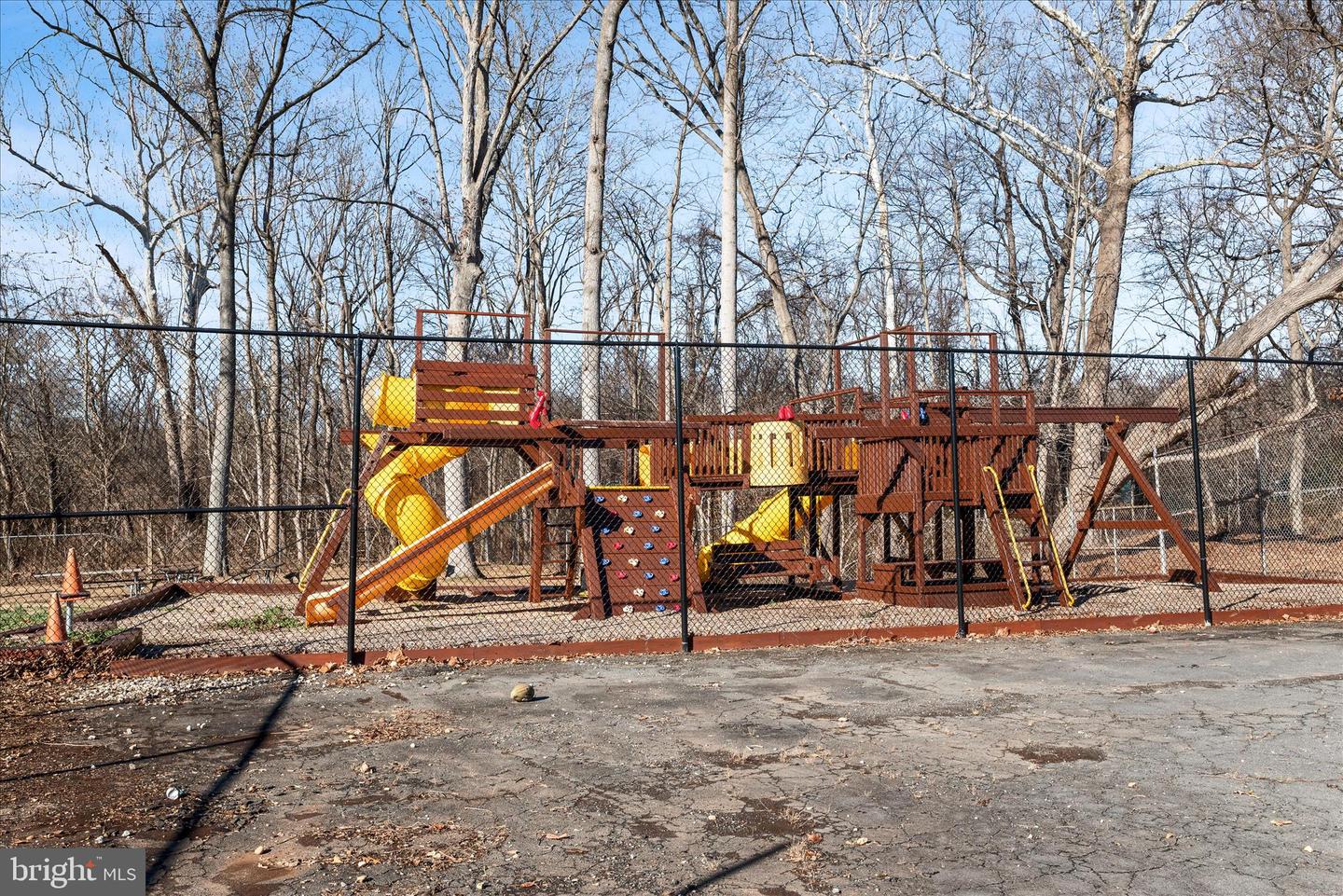 5211 INVERCHAPEL RD, SPRINGFIELD, Virginia 22151, 3 Bedrooms Bedrooms, ,3 BathroomsBathrooms,Residential,For sale,5211 INVERCHAPEL RD,VAFX2284064 MLS # VAFX2284064