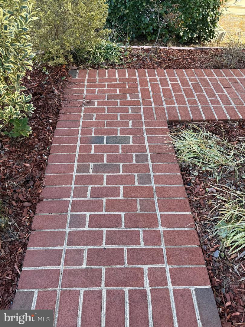 7967 WILLIAM AUGUSTUS CT, LORTON, Virginia 22079, 5 Bedrooms Bedrooms, ,3 BathroomsBathrooms,Residential,For sale,7967 WILLIAM AUGUSTUS CT,VAFX2284178 MLS # VAFX2284178