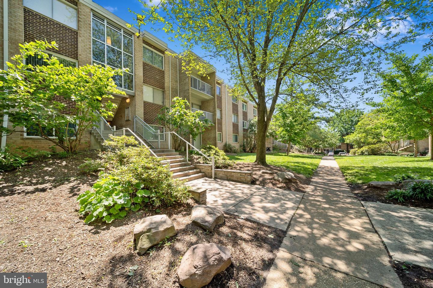 8002 CHANUTE PL #8, FALLS CHURCH, Virginia 22042, 3 Bedrooms Bedrooms, ,1 BathroomBathrooms,Residential,For sale,8002 CHANUTE PL #8,VAFX2284344 MLS # VAFX2284344