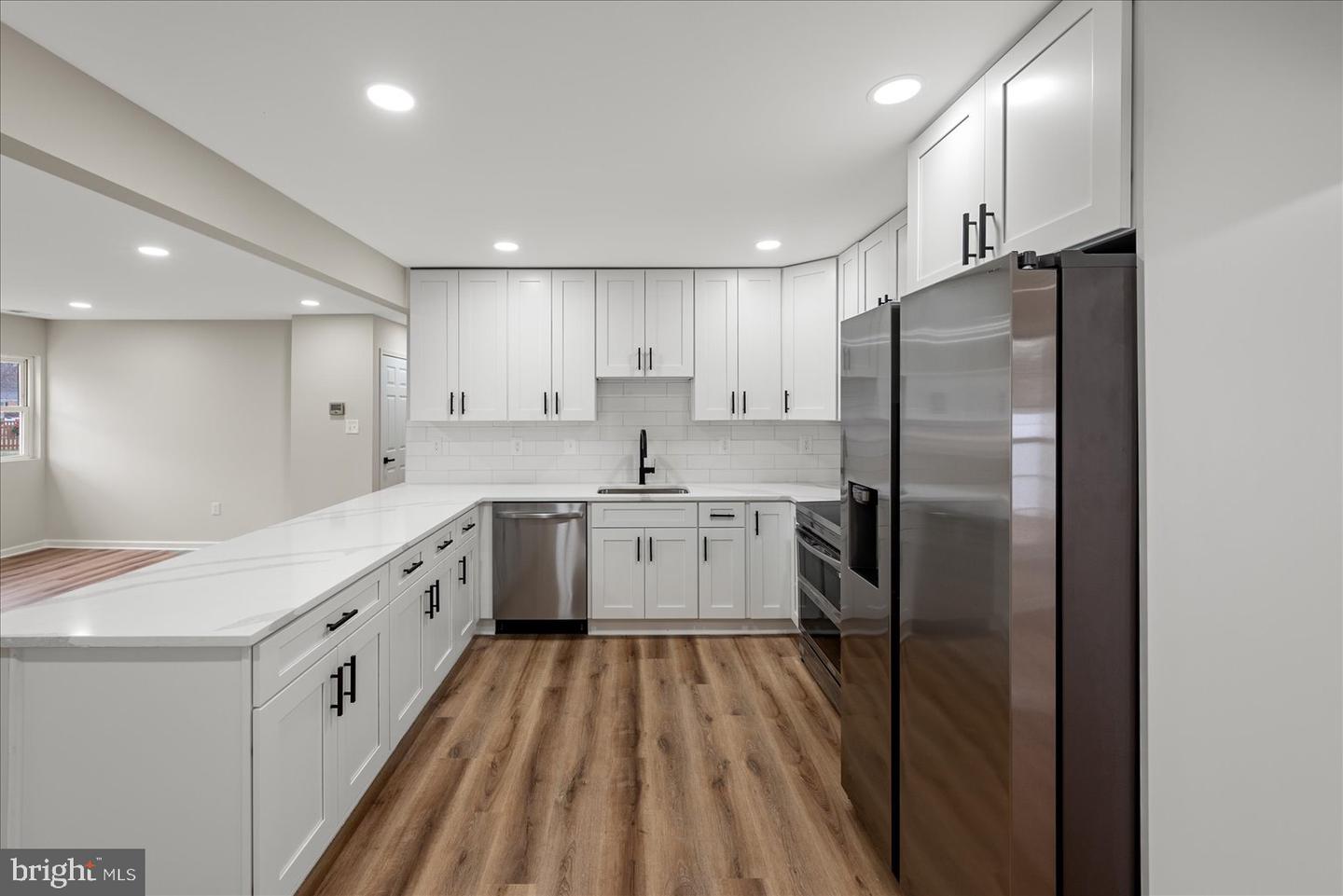 7931 RUSSELL RD, ALEXANDRIA, Virginia 22309, 3 Bedrooms Bedrooms, ,2 BathroomsBathrooms,Residential,For sale,7931 RUSSELL RD,VAFX2284380 MLS # VAFX2284380