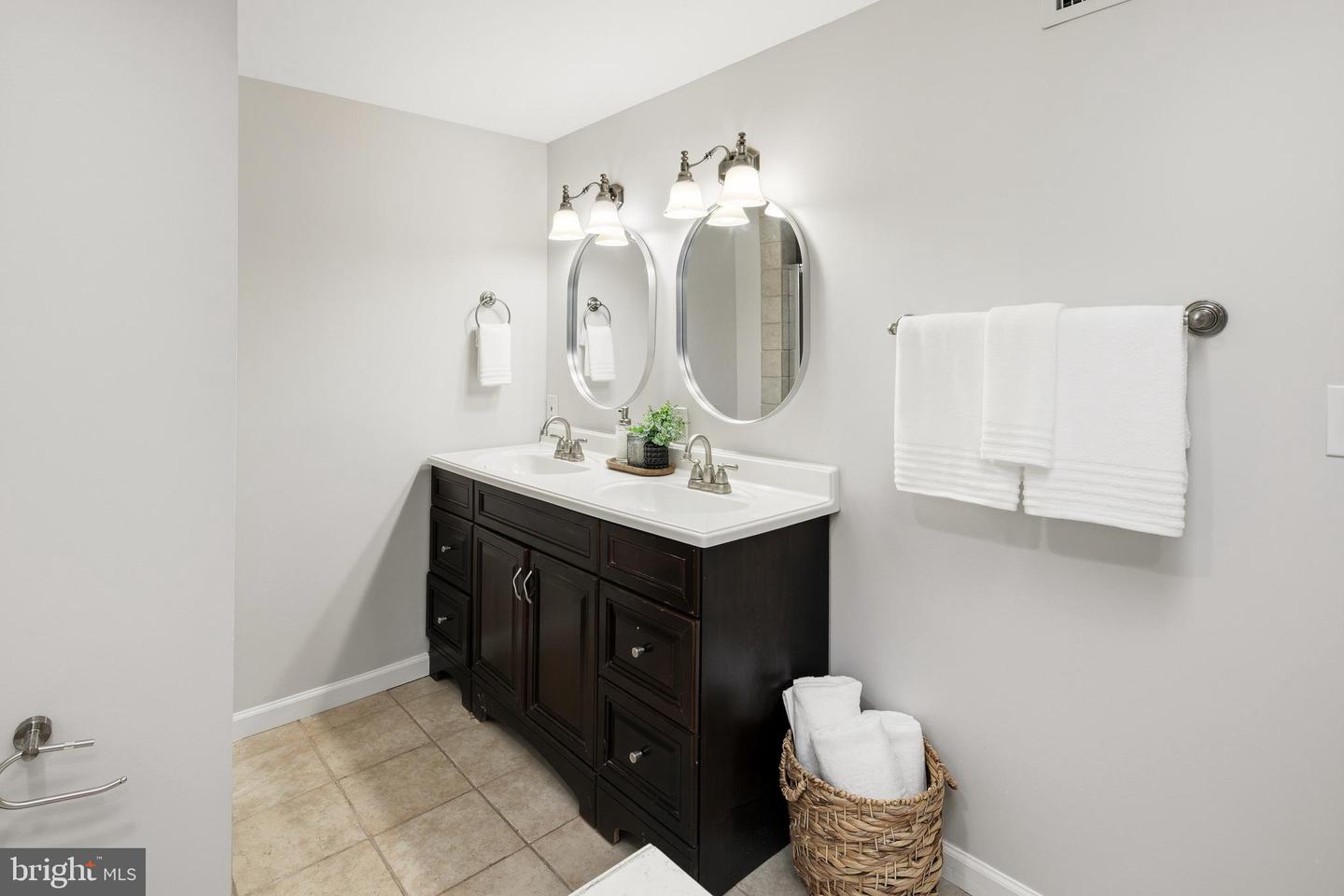 7231 TYLER AVE, FALLS CHURCH, Virginia 22042, 4 Bedrooms Bedrooms, ,3 BathroomsBathrooms,Residential,For sale,7231 TYLER AVE,VAFX2284502 MLS # VAFX2284502 7231 TYLER AVE, FALLS CHURCH, Virginia 22042, 4 Bedrooms Bedrooms, ,3 BathroomsBathrooms,Residential,For sale,7231 TYLER AVE,VAFX2284502 MLS # VAFX2284502