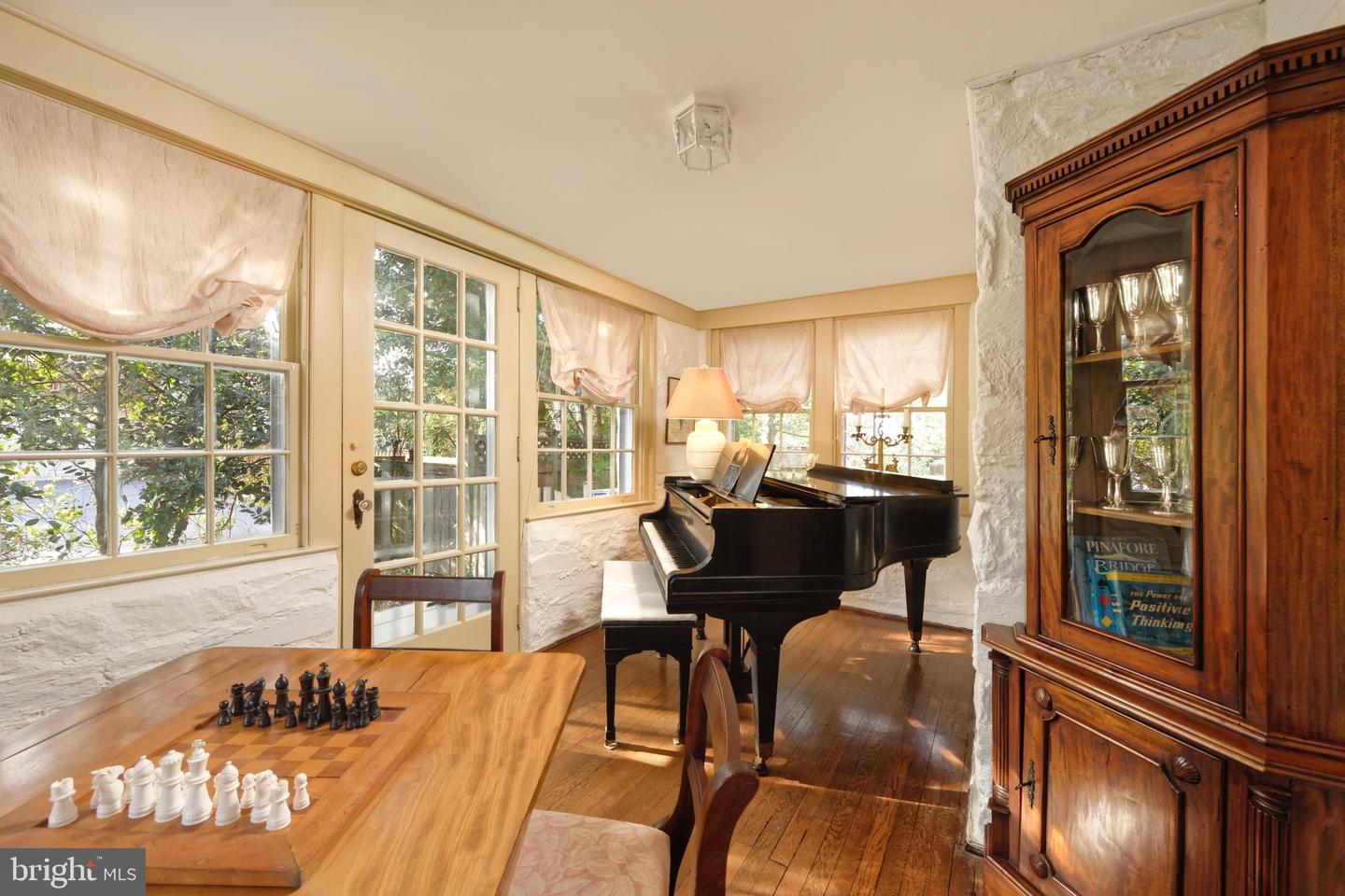 6122 WOODMONT RD, ALEXANDRIA, Virginia 22307, 3 Bedrooms Bedrooms, ,2 BathroomsBathrooms,Residential,For sale,6122 WOODMONT RD,VAFX2284654 MLS # VAFX2284654 6122 WOODMONT RD, ALEXANDRIA, Virginia 22307, 3 Bedrooms Bedrooms, ,2 BathroomsBathrooms,Residential,For sale,6122 WOODMONT RD,VAFX2284654 MLS # VAFX2284654