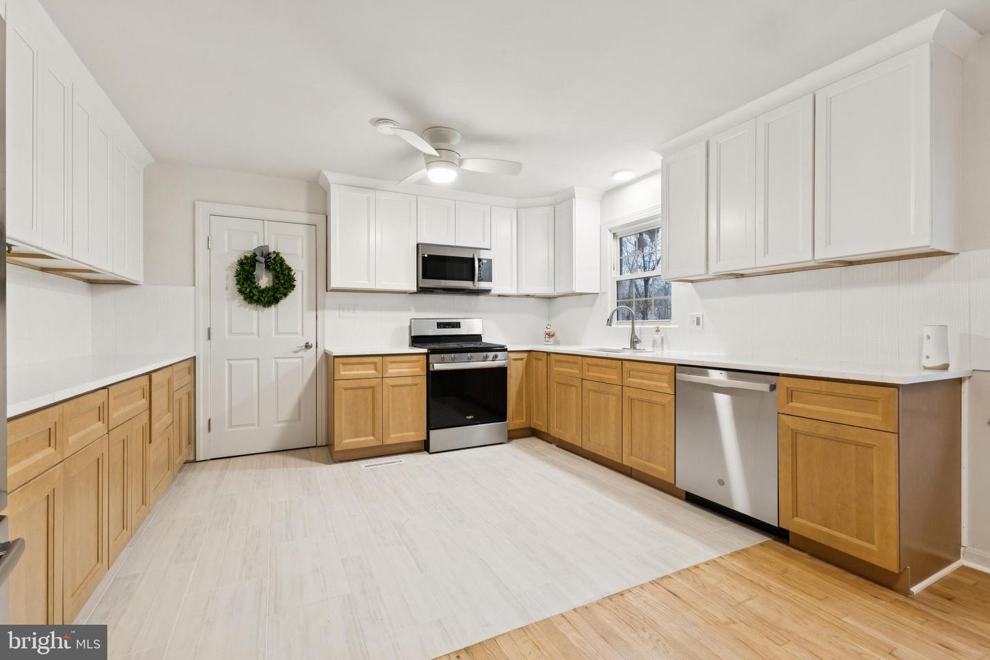 28 RIDGEMORE CIR, FREDERICKSBURG, Virginia 22405, 3 Bedrooms Bedrooms, ,3 BathroomsBathrooms,Residential,For sale,28 RIDGEMORE CIR,VAST2045088 MLS # VAST2045088