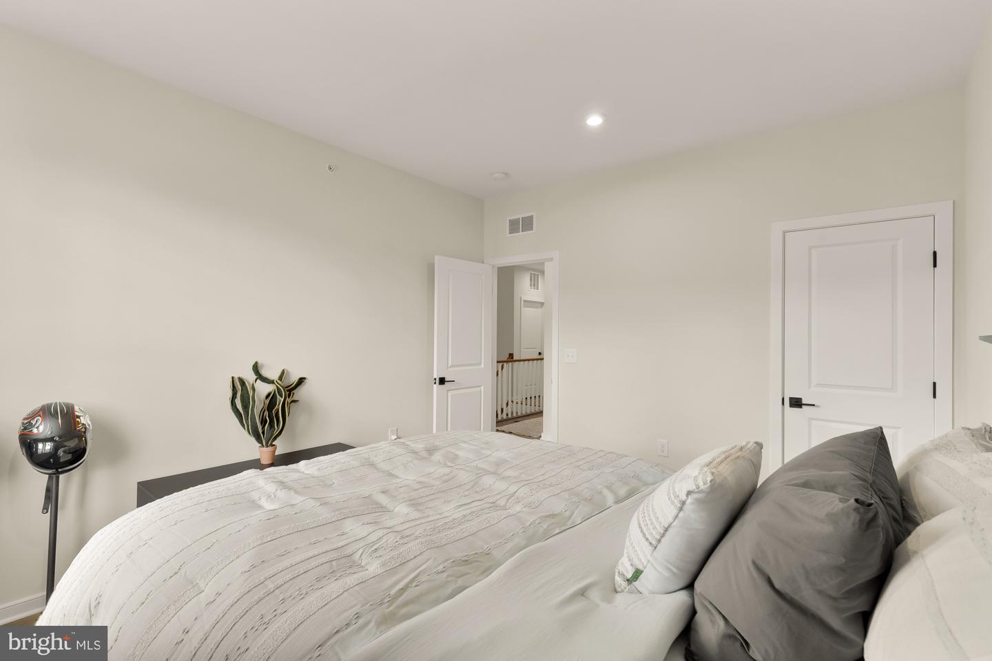 45950 RAVEN TER, STERLING, Virginia 20165, 3 Bedrooms Bedrooms, ,2 BathroomsBathrooms,Residential,For sale,45950 RAVEN TER,VALO2113594 MLS # VALO2113594