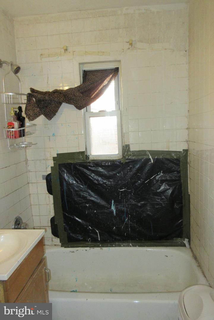 507 OAKWOOD ST SE, WASHINGTON, District Of Columbia 20032, 3 Bedrooms Bedrooms, ,2 BathroomsBathrooms,Residential,For sale,507 OAKWOOD ST SE,DCDC2240840 MLS # DCDC2240840