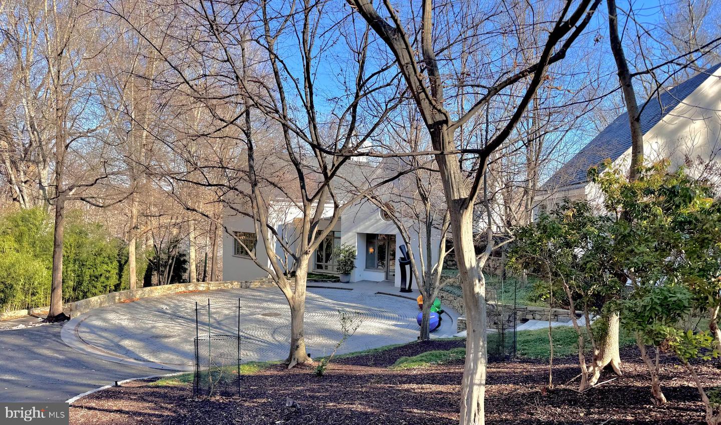 1100 CREST LANE, MCLEAN, Virginia 22101, 8 Bedrooms Bedrooms, ,7 BathroomsBathrooms,Residential,For sale,1100 CREST LANE,VAFX2285202 MLS # VAFX2285202