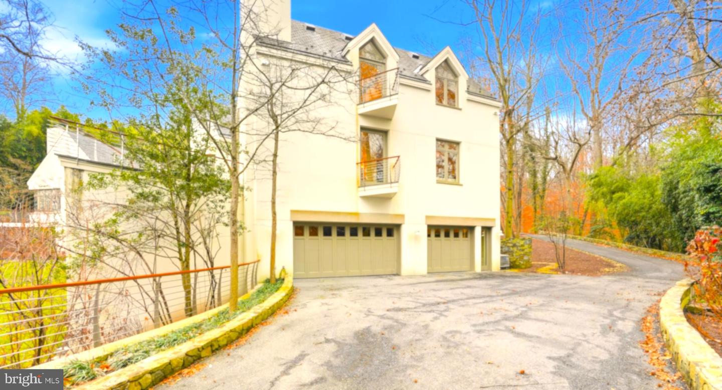 1100 CREST LN, MCLEAN, Virginia 22101, 7 Bedrooms Bedrooms, 19 Rooms Rooms,6 BathroomsBathrooms,Residential,For sale,1100 CREST LN,VAFX2285202 MLS # VAFX2285202