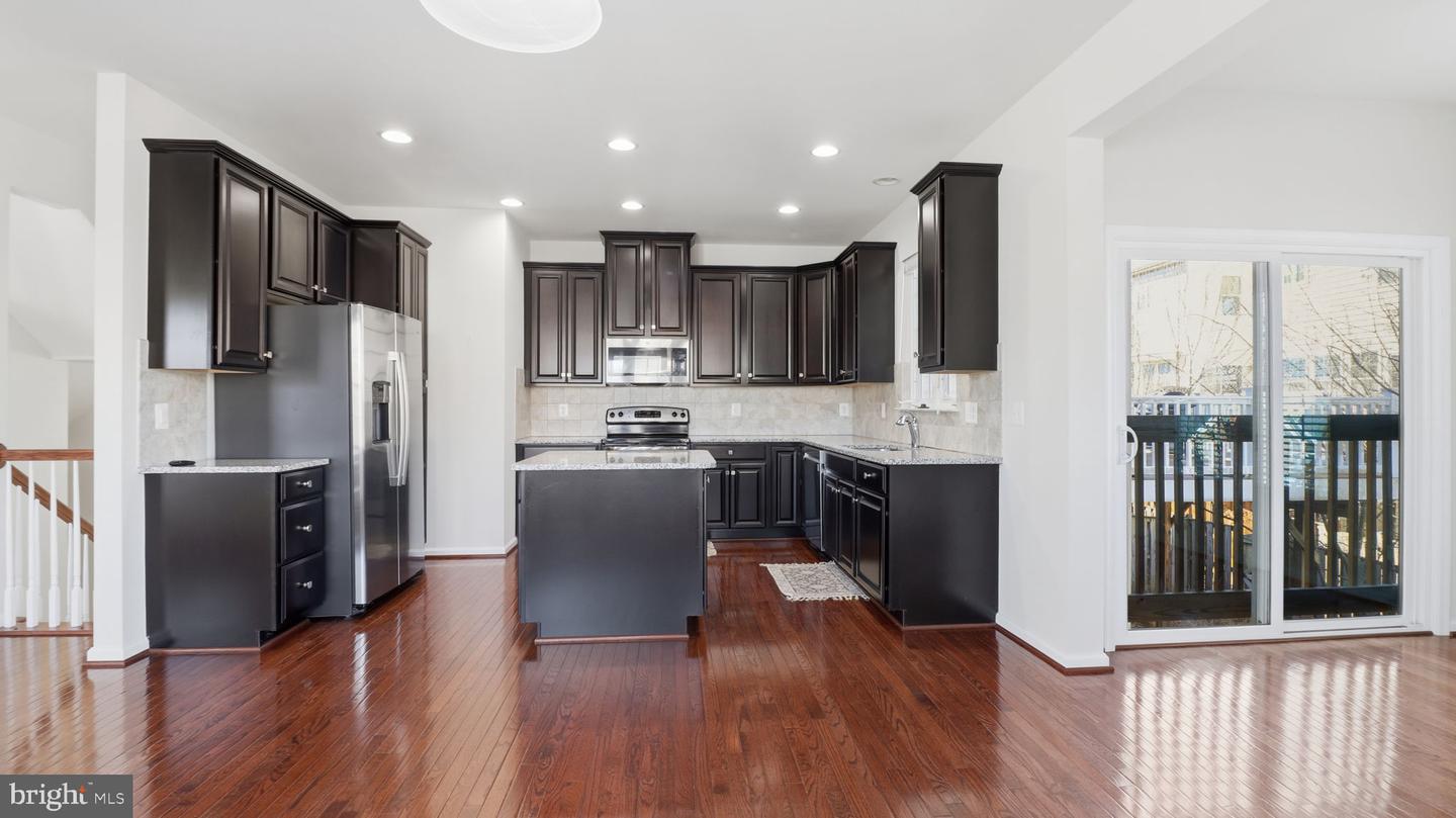 12690 LAKESIDE CT, WOODBRIDGE, Virginia 22192, 3 Bedrooms Bedrooms, ,3 BathroomsBathrooms,Residential,For sale,12690 LAKESIDE CT,VAPW2110396 MLS # VAPW2110396