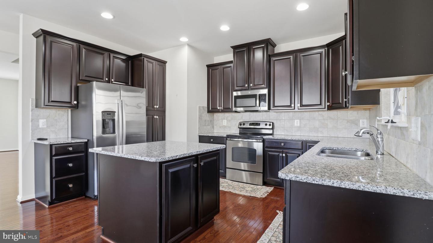 12690 LAKESIDE CT, WOODBRIDGE, Virginia 22192, 3 Bedrooms Bedrooms, ,3 BathroomsBathrooms,Residential,For sale,12690 LAKESIDE CT,VAPW2110396 MLS # VAPW2110396