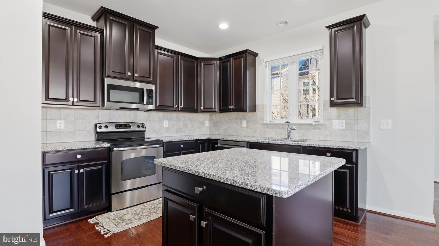 12690 LAKESIDE CT, WOODBRIDGE, Virginia 22192, 3 Bedrooms Bedrooms, ,3 BathroomsBathrooms,Residential,For sale,12690 LAKESIDE CT,VAPW2110396 MLS # VAPW2110396