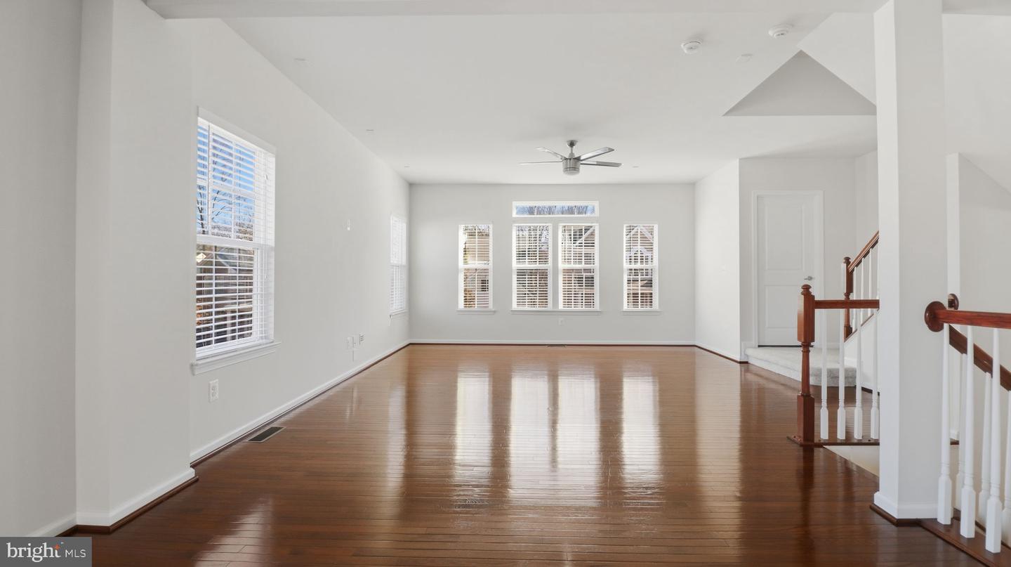 12690 LAKESIDE CT, WOODBRIDGE, Virginia 22192, 3 Bedrooms Bedrooms, ,3 BathroomsBathrooms,Residential,For sale,12690 LAKESIDE CT,VAPW2110396 MLS # VAPW2110396