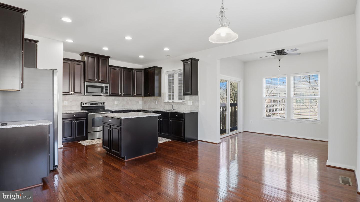 12690 LAKESIDE CT, WOODBRIDGE, Virginia 22192, 3 Bedrooms Bedrooms, ,3 BathroomsBathrooms,Residential,For sale,12690 LAKESIDE CT,VAPW2110396 MLS # VAPW2110396