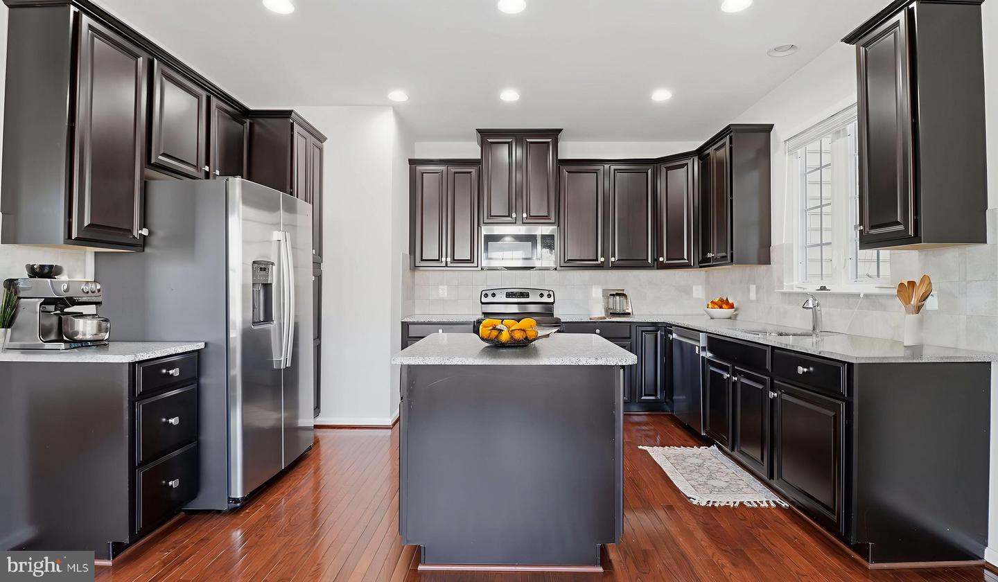 12690 LAKESIDE CT, WOODBRIDGE, Virginia 22192, 3 Bedrooms Bedrooms, ,3 BathroomsBathrooms,Residential,For sale,12690 LAKESIDE CT,VAPW2110396 MLS # VAPW2110396