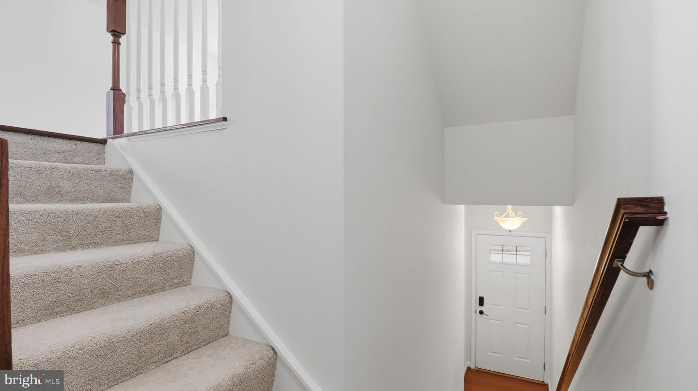 12690 LAKESIDE CT, WOODBRIDGE, Virginia 22192, 3 Bedrooms Bedrooms, ,3 BathroomsBathrooms,Residential,For sale,12690 LAKESIDE CT,VAPW2110396 MLS # VAPW2110396