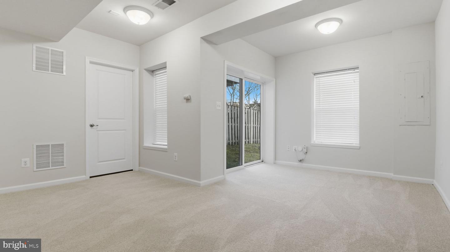 12690 LAKESIDE CT, WOODBRIDGE, Virginia 22192, 3 Bedrooms Bedrooms, ,3 BathroomsBathrooms,Residential,For sale,12690 LAKESIDE CT,VAPW2110396 MLS # VAPW2110396