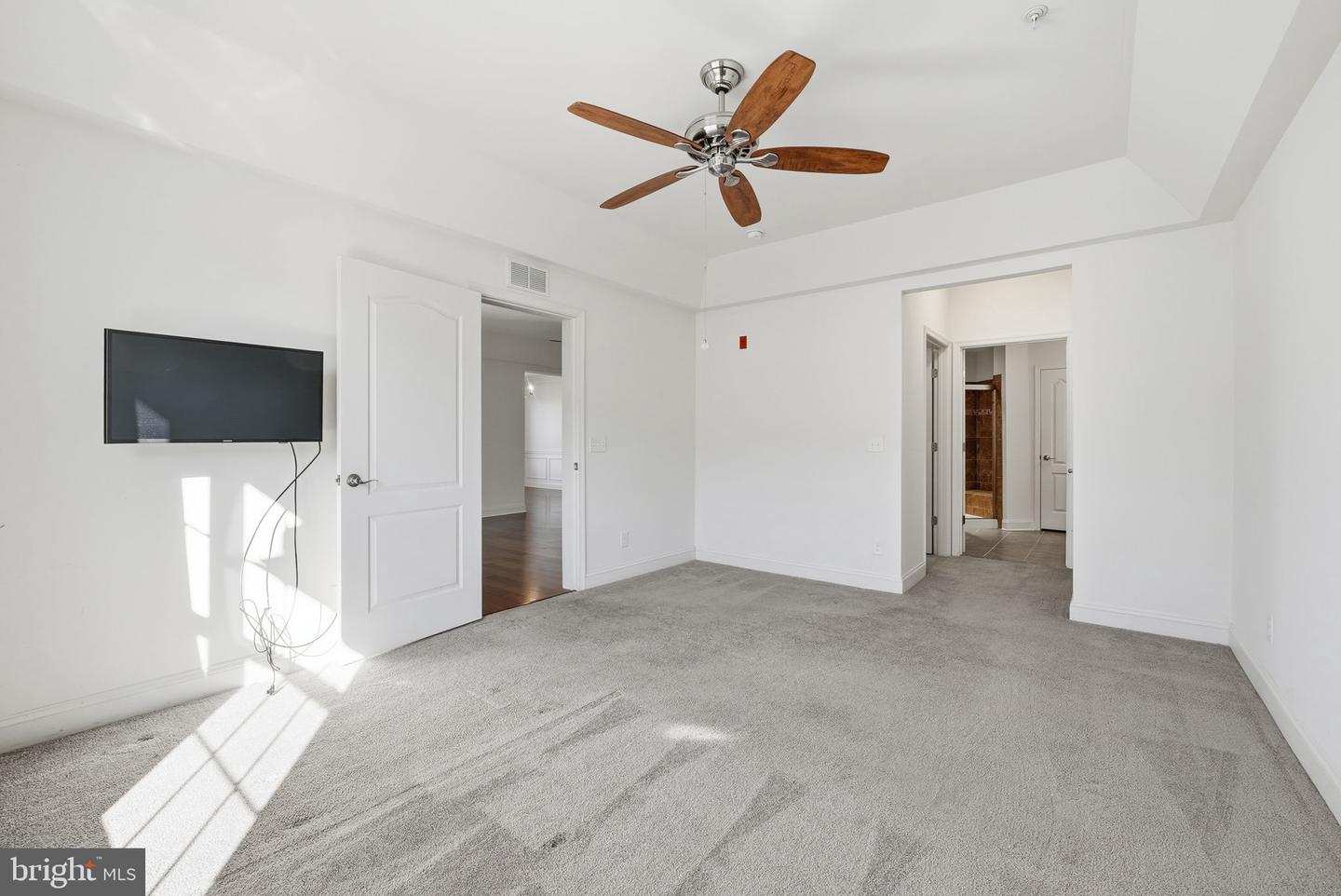 9202 CHARLESTON DR #406, MANASSAS, Virginia 20110, 2 Bedrooms Bedrooms, ,2 BathroomsBathrooms,Residential,For sale,9202 CHARLESTON DR #406,VAMN2009938 MLS # VAMN2009938