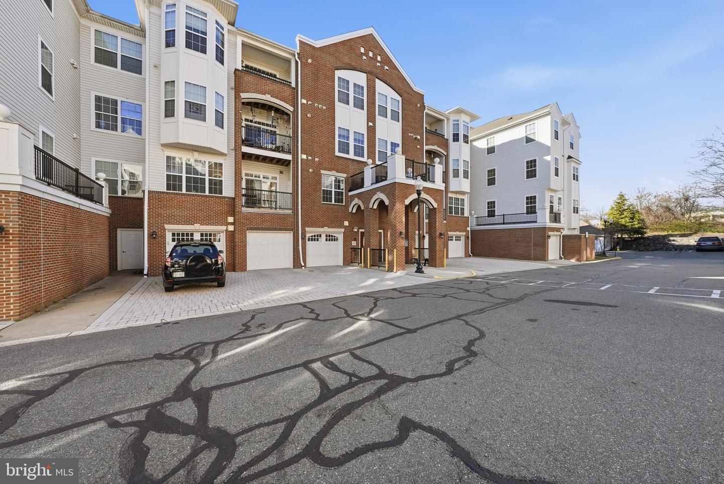 9202 CHARLESTON DR #406, MANASSAS, Virginia 20110, 2 Bedrooms Bedrooms, ,2 BathroomsBathrooms,Residential,For sale,9202 CHARLESTON DR #406,VAMN2009938 MLS # VAMN2009938