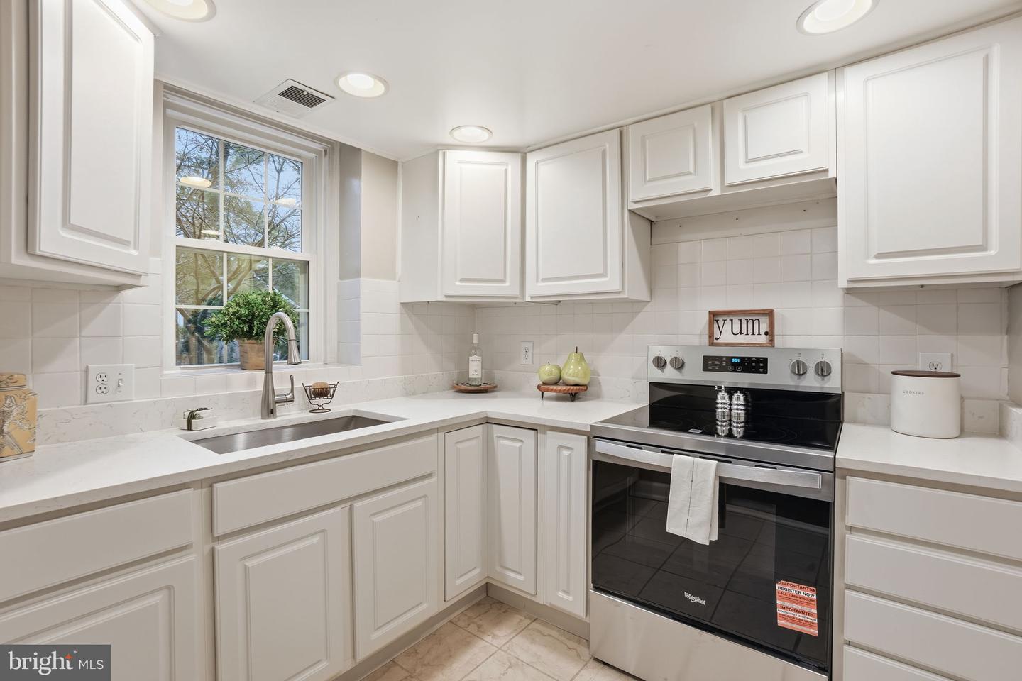 3059 S BUCHANAN ST #B1, ARLINGTON, Virginia 22206, 2 Bedrooms Bedrooms, ,1 BathroomBathrooms,Residential,For sale,3059 S BUCHANAN ST #B1,VAAR2067662 MLS # VAAR2067662