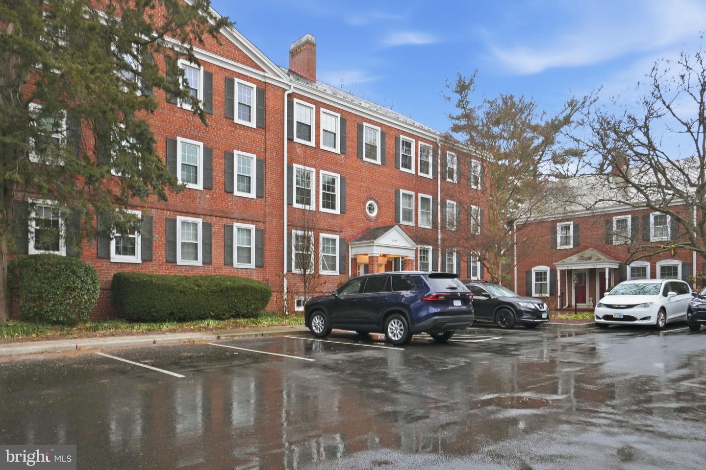 3059 S BUCHANAN ST #B1, ARLINGTON, Virginia 22206, 2 Bedrooms Bedrooms, ,1 BathroomBathrooms,Residential,For sale,3059 S BUCHANAN ST #B1,VAAR2067662 MLS # VAAR2067662