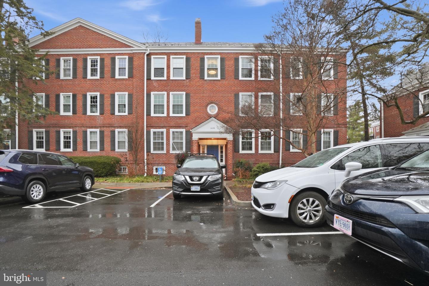 3059 S BUCHANAN ST #B1, ARLINGTON, Virginia 22206, 2 Bedrooms Bedrooms, ,1 BathroomBathrooms,Residential,For sale,3059 S BUCHANAN ST #B1,VAAR2067662 MLS # VAAR2067662