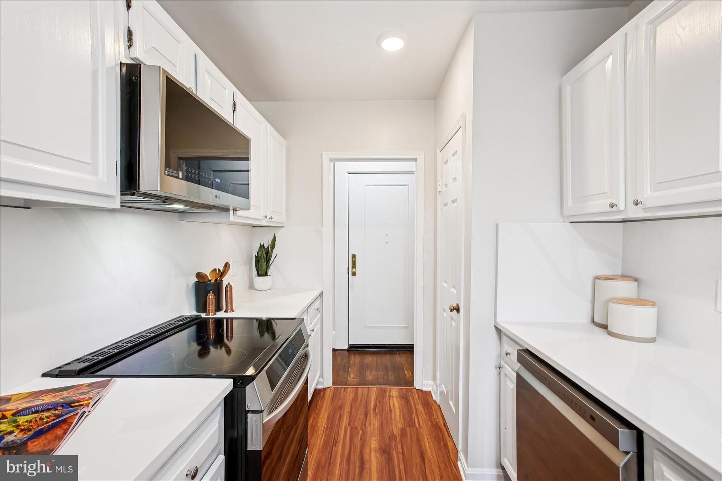 2129 FLORIDA AVE NW #101, WASHINGTON, District Of Columbia 20008, 2 Bedrooms Bedrooms, 4 Rooms Rooms,1 BathroomBathrooms,Residential,For sale,2129 FLORIDA AVE NW #101,DCDC2241156 MLS # DCDC2241156