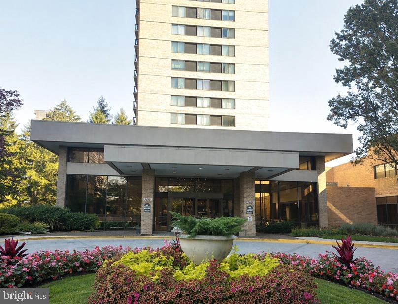 3709 S GEORGE MASON DR #203E, FALLS CHURCH, Virginia 22041, 2 Bedrooms Bedrooms, ,2 BathroomsBathrooms,Residential,For sale,3709 S GEORGE MASON DR #203E,VAFX2285600 MLS # VAFX2285600