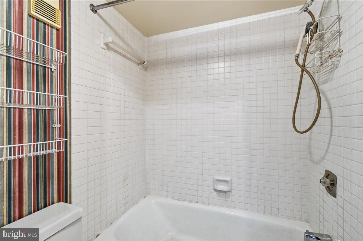 3709 S GEORGE MASON DR #203E, FALLS CHURCH, Virginia 22041, 2 Bedrooms Bedrooms, ,2 BathroomsBathrooms,Residential,For sale,3709 S GEORGE MASON DR #203E,VAFX2285600 MLS # VAFX2285600