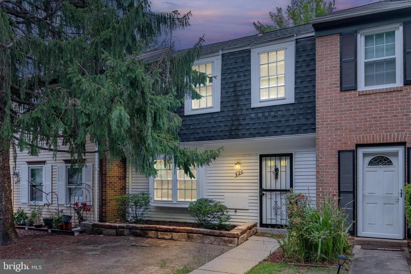 920 WINDSOR CT, STERLING, Virginia 20164, 3 Bedrooms Bedrooms, ,1 BathroomBathrooms,Residential,For sale,920 WINDSOR CT,VALO2113914 MLS # VALO2113914