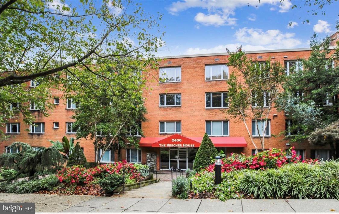 2400 41ST ST NW #104, WASHINGTON, District Of Columbia 20007, 2 Bedrooms Bedrooms, 5 Rooms Rooms,1 BathroomBathrooms,Residential,For sale,2400 41ST ST NW #104,DCDC2241264 MLS # DCDC2241264