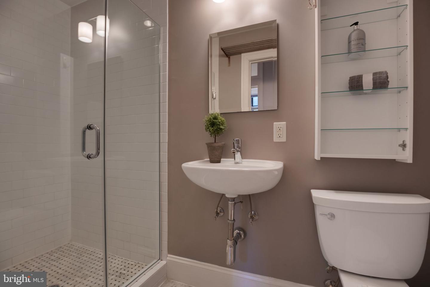 2106 10TH ST NW #1, WASHINGTON, District Of Columbia 20001, 2 Bedrooms Bedrooms, ,2 BathroomsBathrooms,Residential,For sale,2106 10TH ST NW #1,DCDC2241288 MLS # DCDC2241288