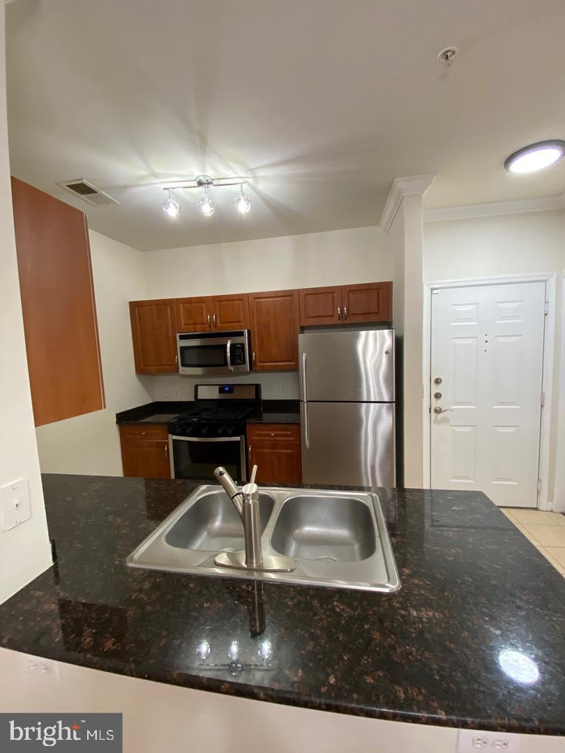 12905 CENTRE PARK CIR #212, HERNDON, Virginia 20171, 2 Bedrooms Bedrooms, 2 Rooms Rooms,2 BathroomsBathrooms,Residential,For sale,12905 CENTRE PARK CIR #212,VAFX2285654 MLS # VAFX2285654