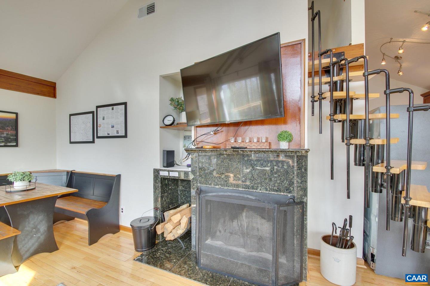 200 WHITE OAK DR, WINTERGREEN RESORT, Virginia 22967, 3 Bedrooms Bedrooms, ,2 BathroomsBathrooms,Residential,For sale,200 WHITE OAK DR,672446 MLS # 672446