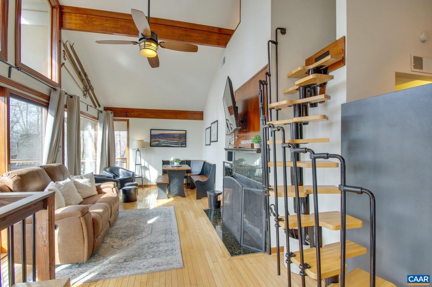 200 WHITE OAK DR, WINTERGREEN RESORT, Virginia 22967, 3 Bedrooms Bedrooms, ,2 BathroomsBathrooms,Residential,For sale,200 WHITE OAK DR,672446 MLS # 672446