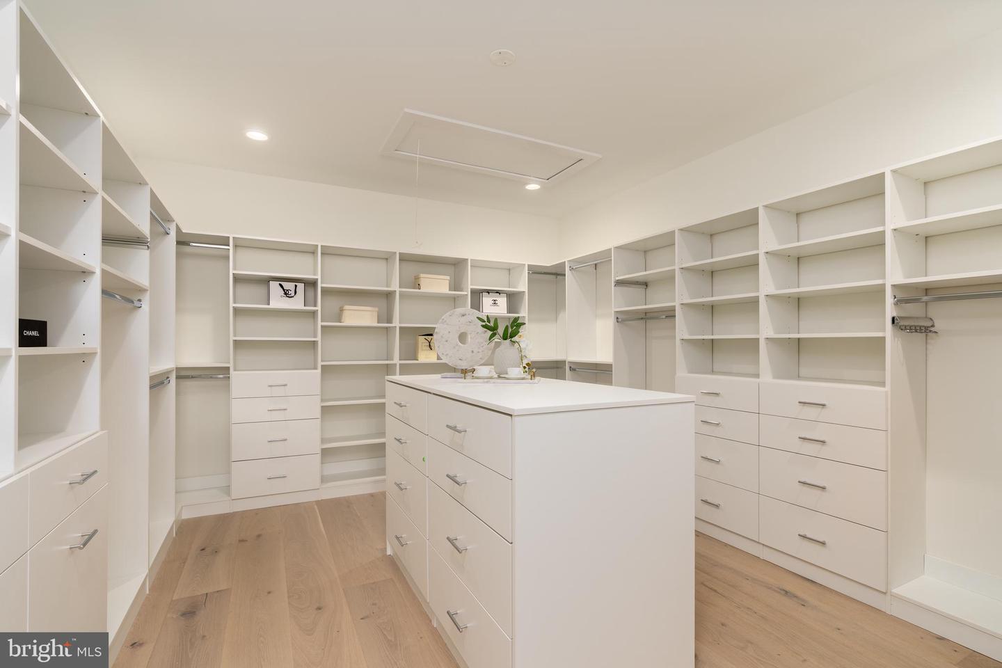 104 MASHIE CT SE, VIENNA, Virginia 22180, 7 Bedrooms Bedrooms, ,6 BathroomsBathrooms,Residential,For sale,104 MASHIE CT SE,VAFX2285672 MLS # VAFX2285672