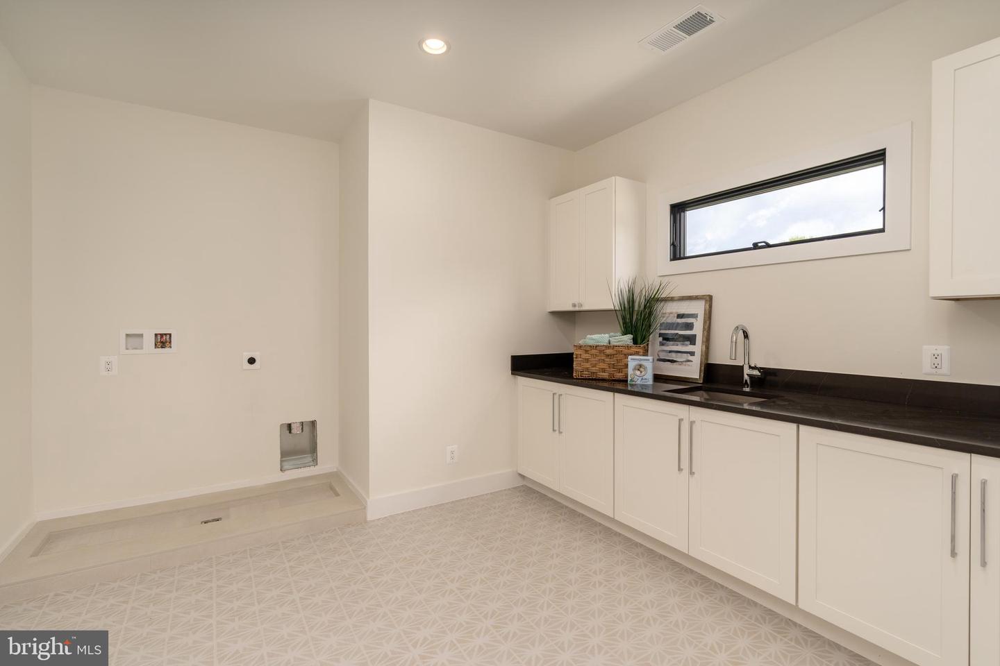 104 MASHIE CT SE, VIENNA, Virginia 22180, 7 Bedrooms Bedrooms, ,6 BathroomsBathrooms,Residential,For sale,104 MASHIE CT SE,VAFX2285672 MLS # VAFX2285672