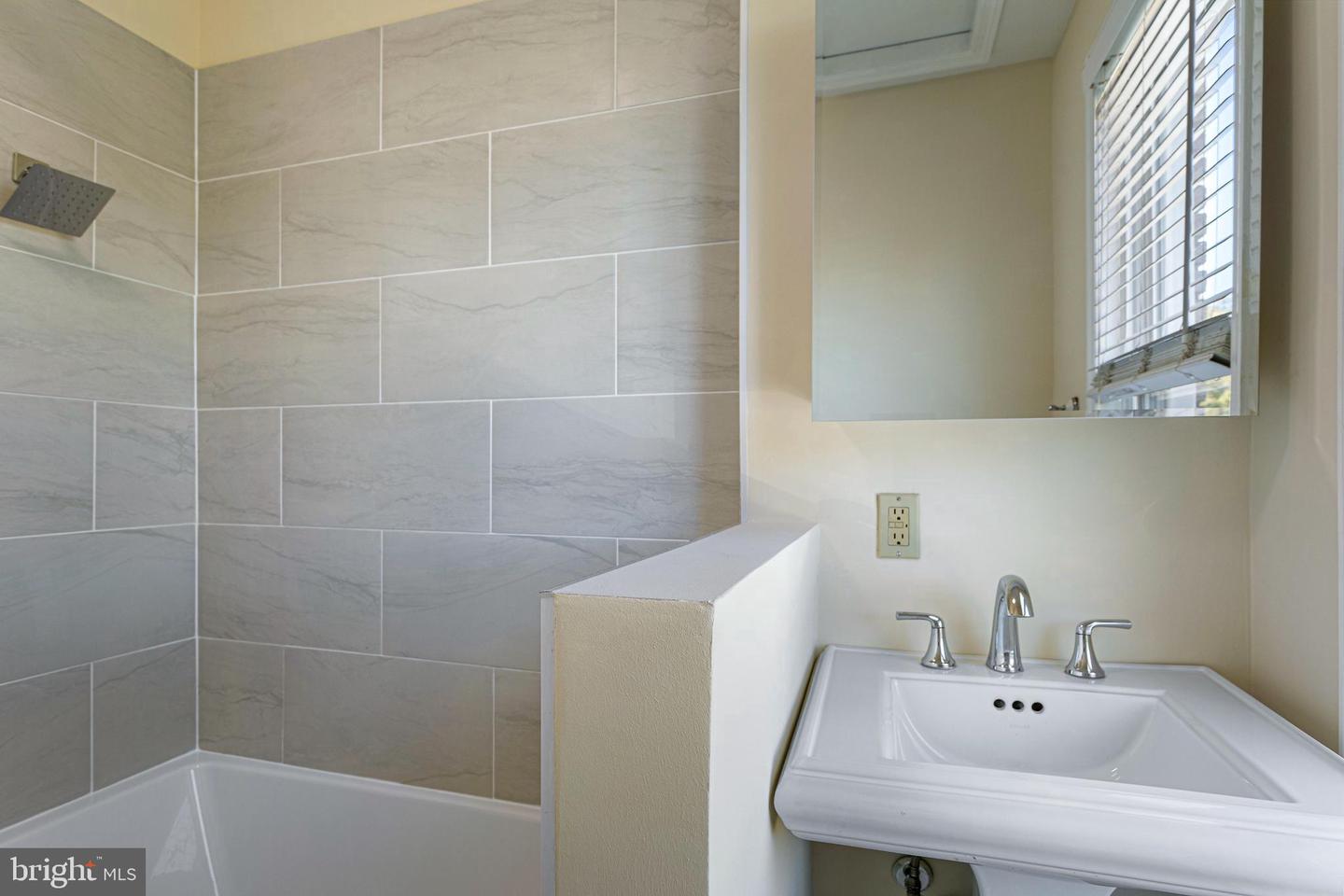 3028 PARK PL NW, WASHINGTON, District Of Columbia 20001, 3 Bedrooms Bedrooms, ,2 BathroomsBathrooms,Residential,For sale,3028 PARK PL NW,DCDC2241334 MLS # DCDC2241334