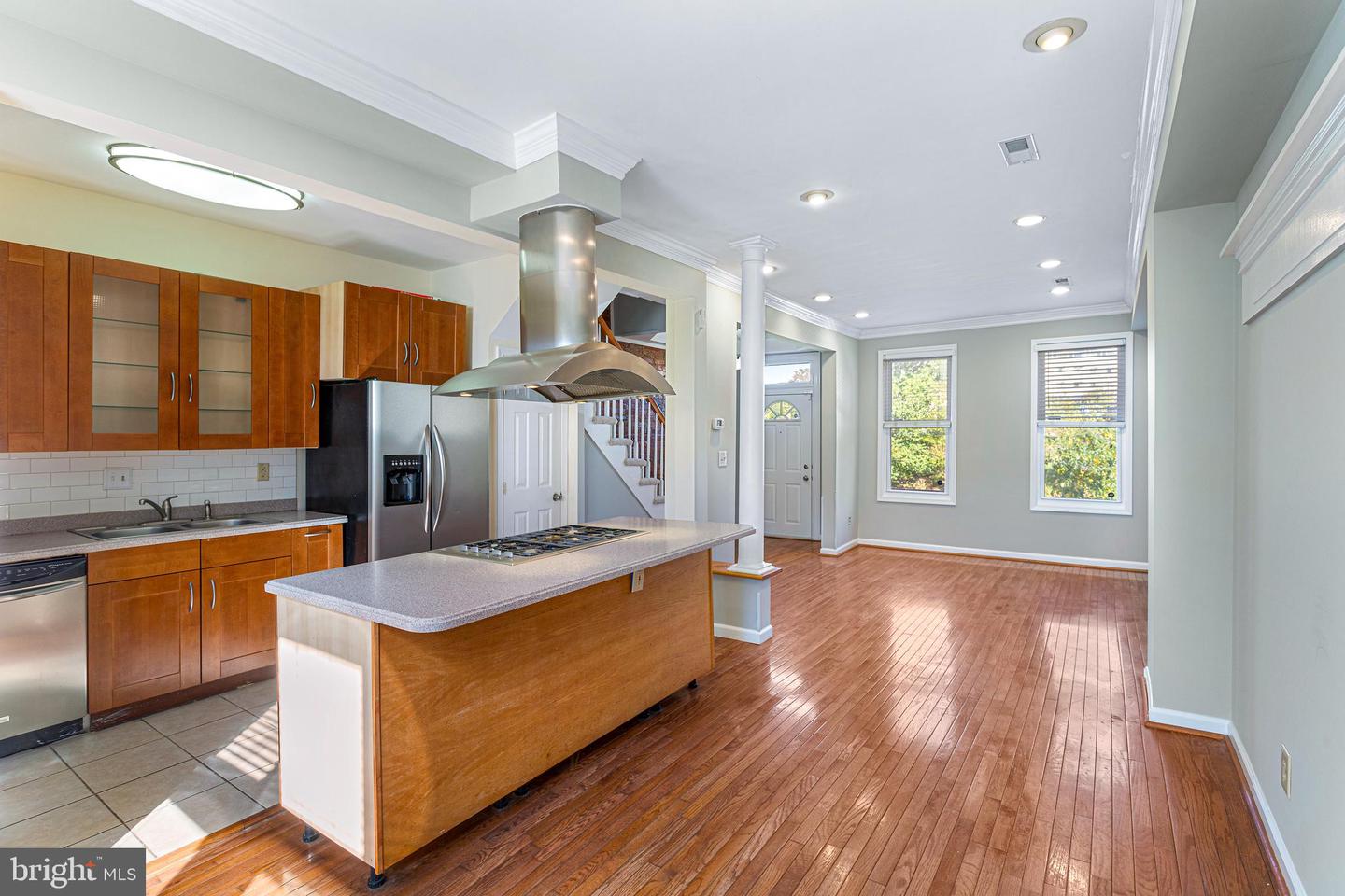 3028 PARK PL NW, WASHINGTON, District Of Columbia 20001, 3 Bedrooms Bedrooms, ,2 BathroomsBathrooms,Residential,For sale,3028 PARK PL NW,DCDC2241334 MLS # DCDC2241334