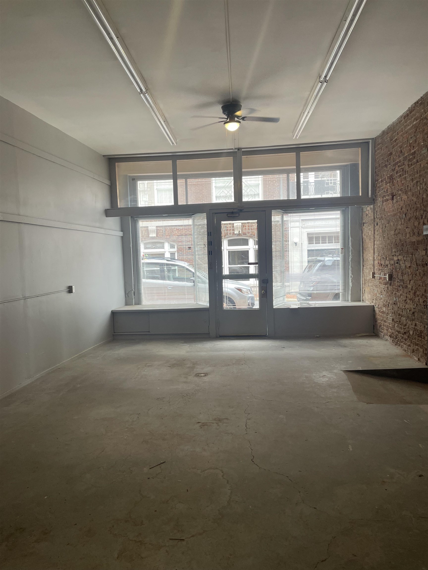 5 E FREDERICK ST, STAUNTON, Virginia 24401, ,Commercial,5 E FREDERICK ST,672462 MLS # 672462