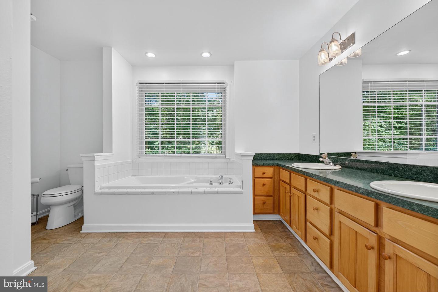 4145 RUNNING QUAIL TRL TRL, AMISSVILLE, Virginia 20106, 3 Bedrooms Bedrooms, 15 Rooms Rooms,4 BathroomsBathrooms,Residential,For sale,4145 RUNNING QUAIL TRL TRL,VACU2011516 MLS # VACU2011516