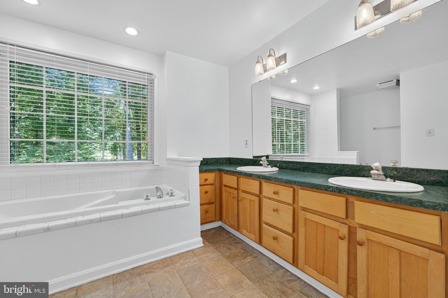 4145 RUNNING QUAIL TRL TRL, AMISSVILLE, Virginia 20106, 3 Bedrooms Bedrooms, 15 Rooms Rooms,4 BathroomsBathrooms,Residential,For sale,4145 RUNNING QUAIL TRL TRL,VACU2011516 MLS # VACU2011516