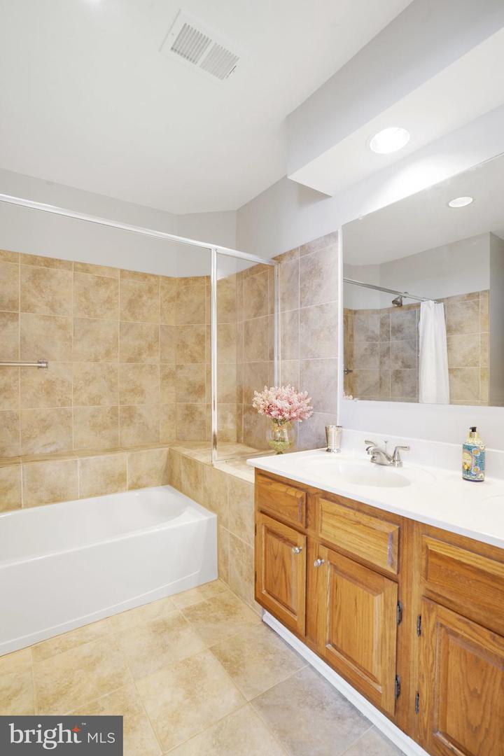 7711 LAFAYETTE FOREST DR #22, ANNANDALE, Virginia 22003, 2 Bedrooms Bedrooms, ,2 BathroomsBathrooms,Residential,For sale,7711 LAFAYETTE FOREST DR #22,VAFX2278822 MLS # VAFX2278822