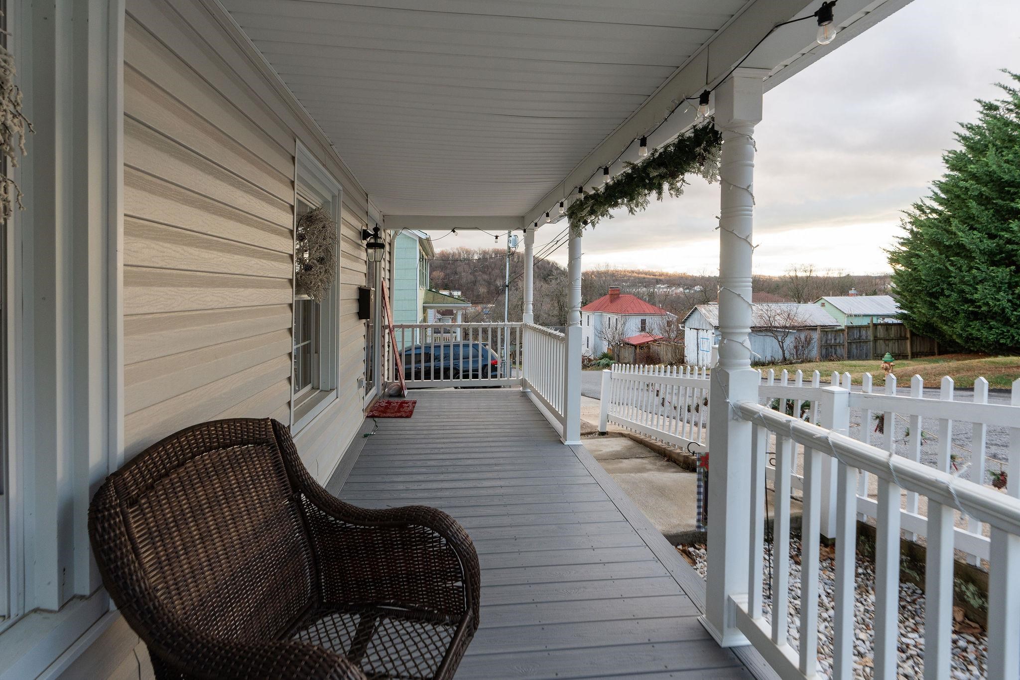 207 RESERVOIR ST, STAUNTON, Virginia 24401, 3 Bedrooms Bedrooms, ,1 BathroomBathrooms,Residential,207 RESERVOIR ST,671688 MLS # 671688