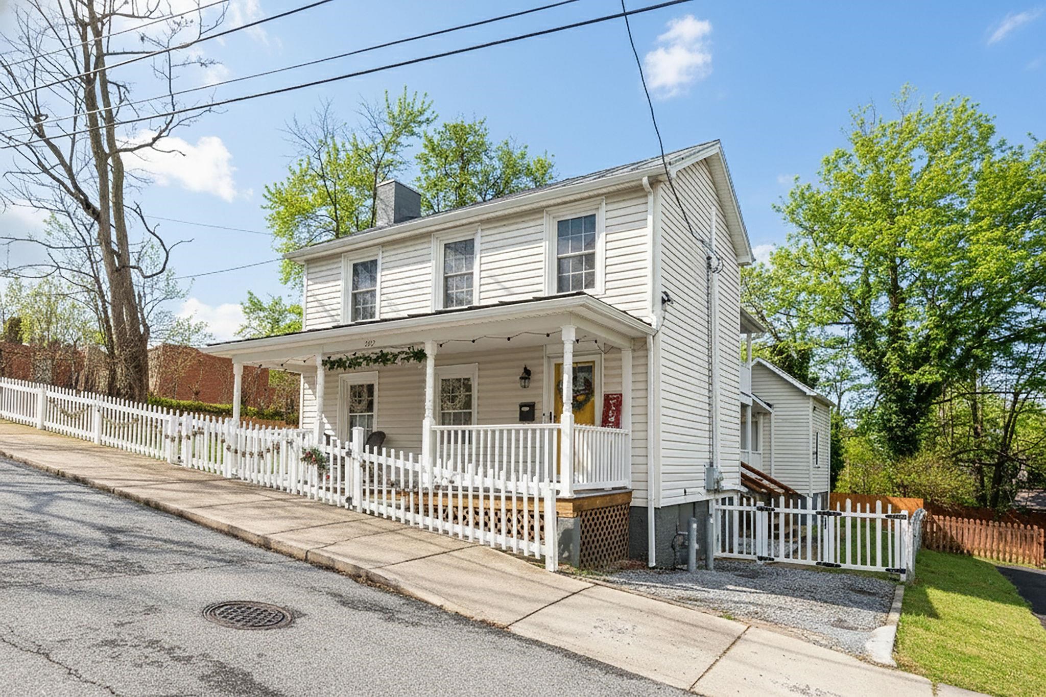 207 RESERVOIR ST, STAUNTON, Virginia 24401, 3 Bedrooms Bedrooms, ,1 BathroomBathrooms,Residential,207 RESERVOIR ST,671688 MLS # 671688