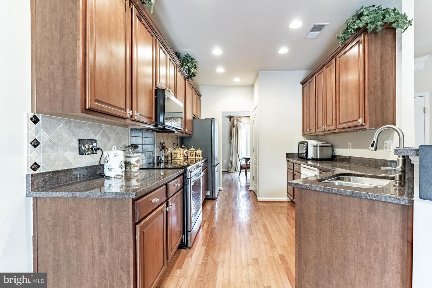 12153 CALDICOT LN, FAIRFAX, Virginia 22030, 4 Bedrooms Bedrooms, ,3 BathroomsBathrooms,Residential,For sale,12153 CALDICOT LN,VAFX2281654 MLS # VAFX2281654