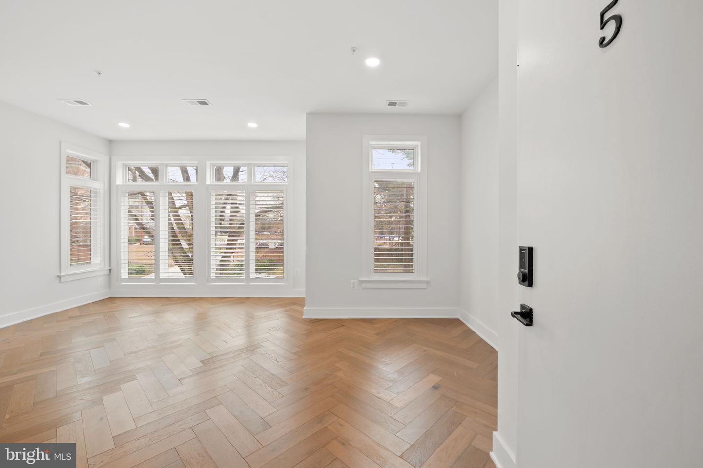 4315 HARRISON ST NW #5, WASHINGTON, District Of Columbia 20015, 1 Bedroom Bedrooms, ,1 BathroomBathrooms,Residential,For sale,4315 HARRISON ST NW #5,DCDC2240348 MLS # DCDC2240348