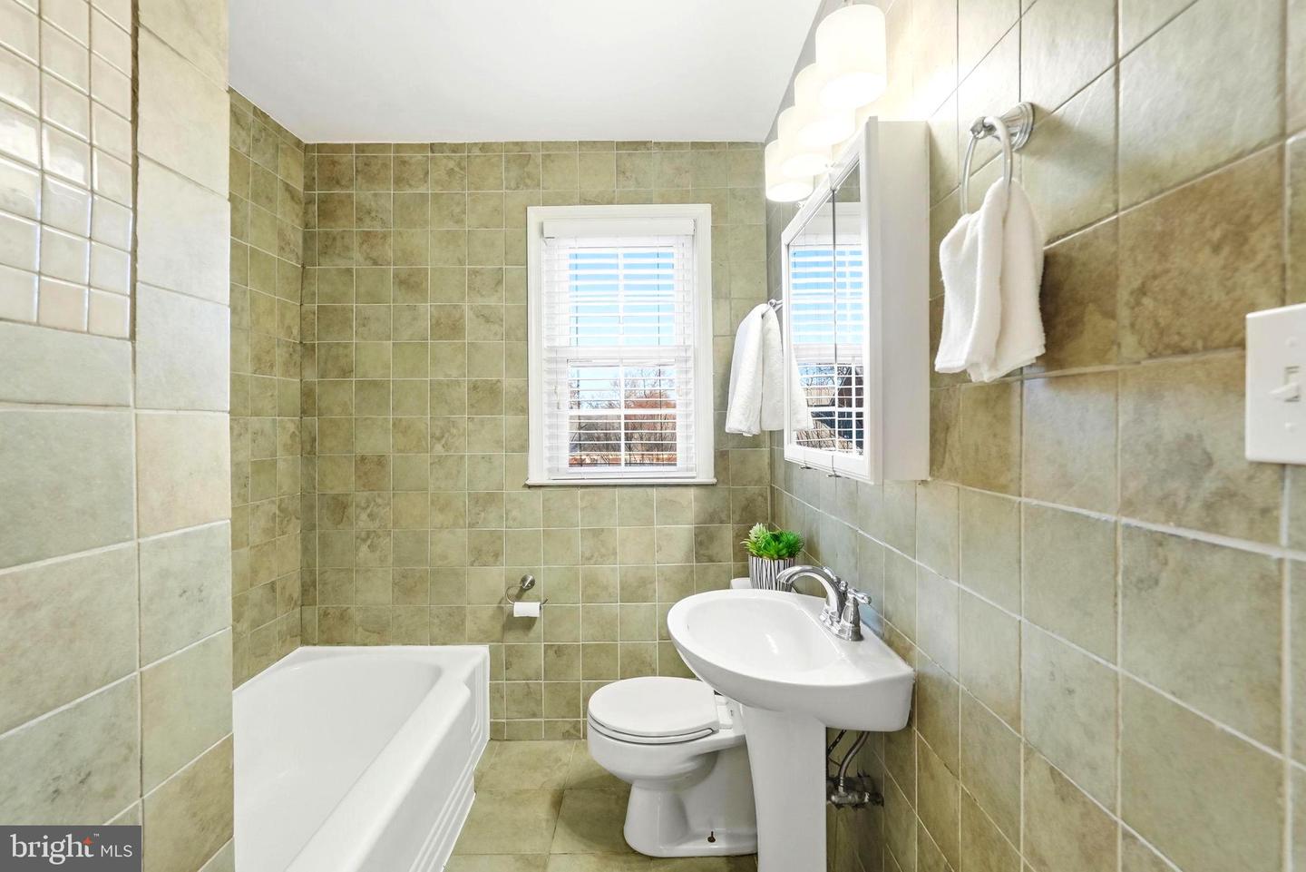 6625 10TH ST #C2, ALEXANDRIA, Virginia 22307, 3 Bedrooms Bedrooms, ,1 BathroomBathrooms,Residential,For sale,6625 10TH ST #C2,VAFX2284774 MLS # VAFX2284774