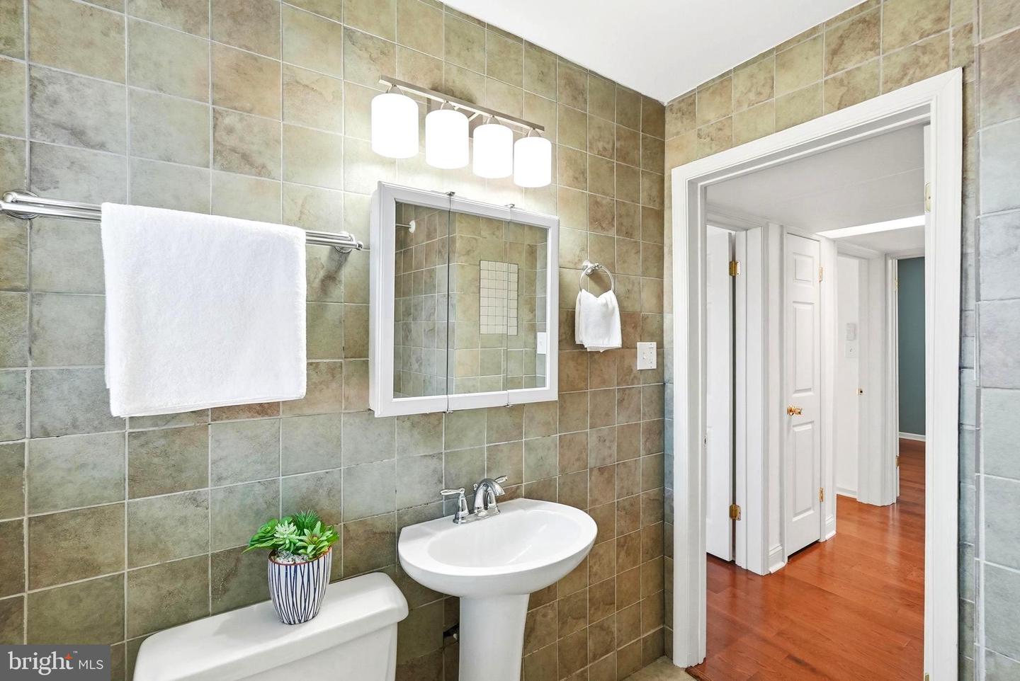 6625 10TH ST #C2, ALEXANDRIA, Virginia 22307, 3 Bedrooms Bedrooms, ,1 BathroomBathrooms,Residential,For sale,6625 10TH ST #C2,VAFX2284774 MLS # VAFX2284774