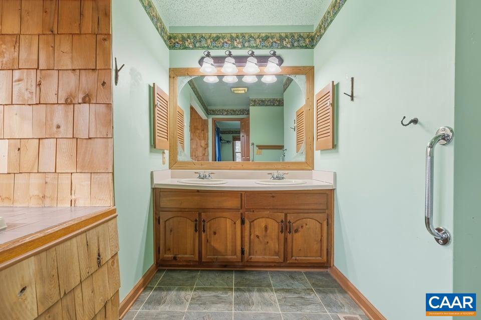 28 OUT OF BOUNDS RD, PALMYRA, Virginia 22963, 3 Bedrooms Bedrooms, ,2 BathroomsBathrooms,Residential,For sale,28 OUT OF BOUNDS RD,672354 MLS # 672354