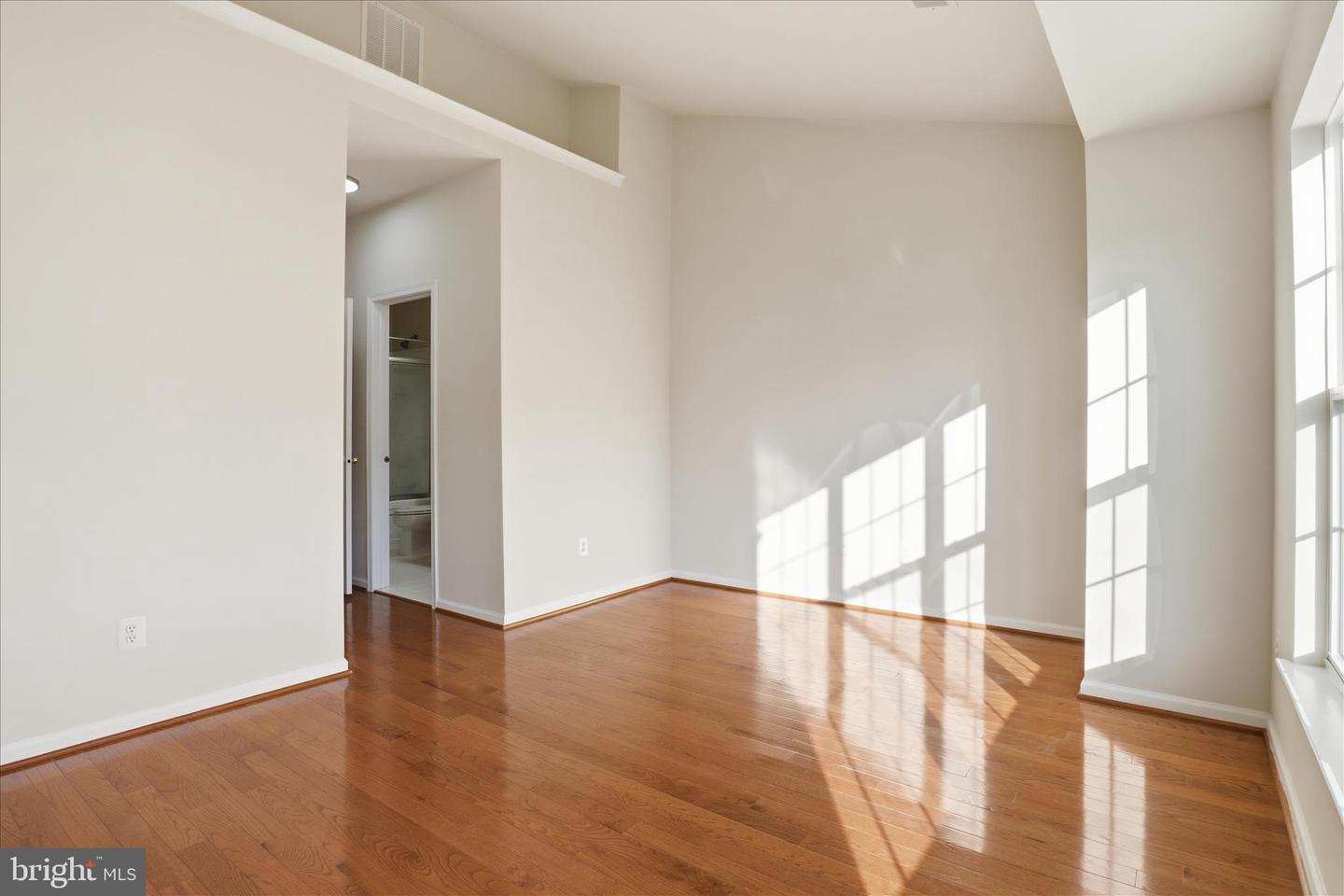 20432 HOMELAND TER, ASHBURN, Virginia 20147, 3 Bedrooms Bedrooms, ,3 BathroomsBathrooms,Residential,For sale,20432 HOMELAND TER,VALO2113804 MLS # VALO2113804