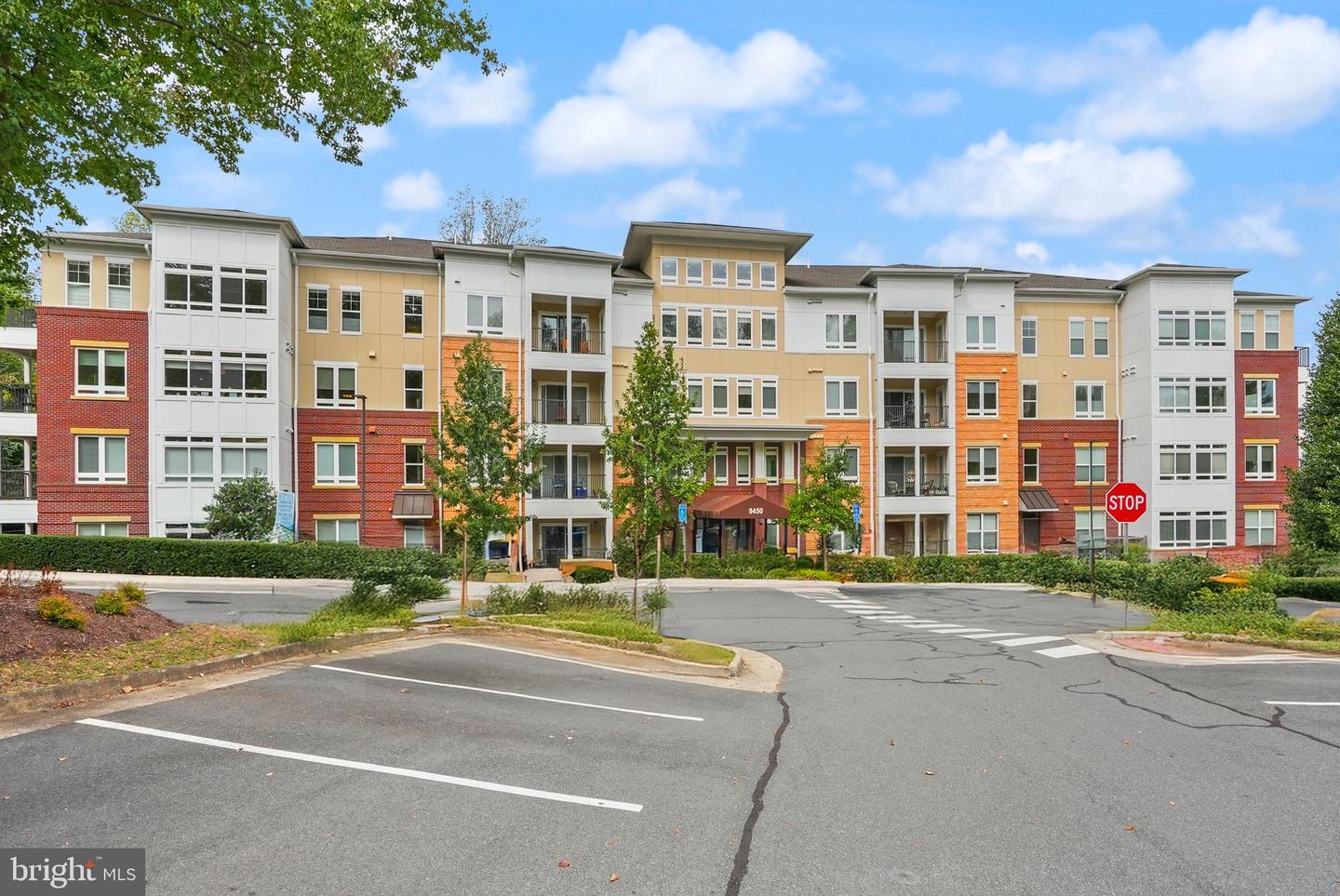 9450 SILVER KING CT #203, FAIRFAX, Virginia 22031, 2 Bedrooms Bedrooms, ,2 BathroomsBathrooms,Residential,For sale,9450 SILVER KING CT #203,VAFC2007634 MLS # VAFC2007634